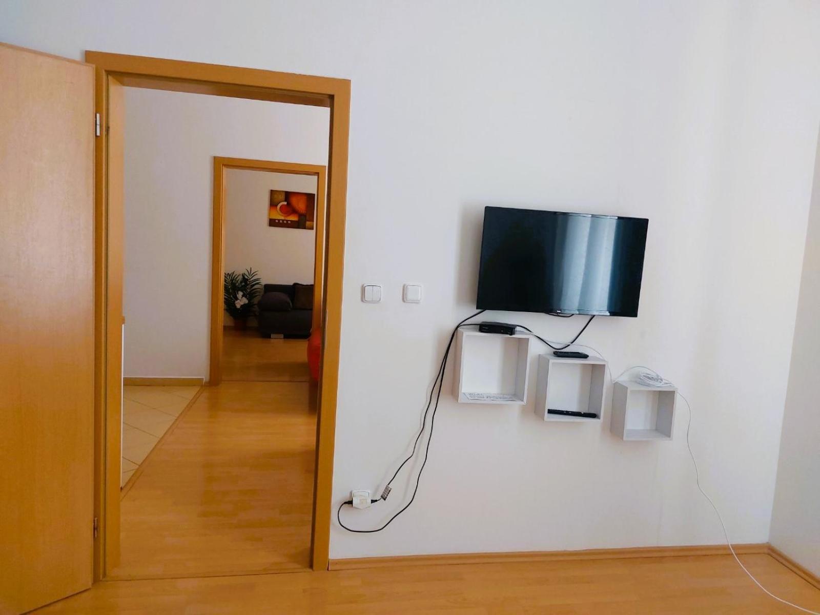 Prostorny Byt V Centru 3 Kk 80 M2 Hradec Kralove Ngoại thất bức ảnh