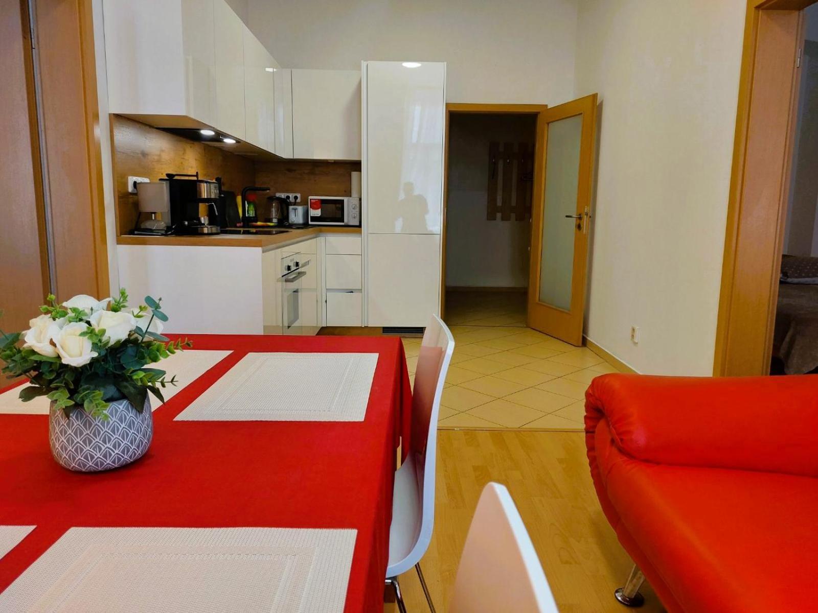 Prostorny Byt V Centru 3 Kk 80 M2 Hradec Kralove Ngoại thất bức ảnh