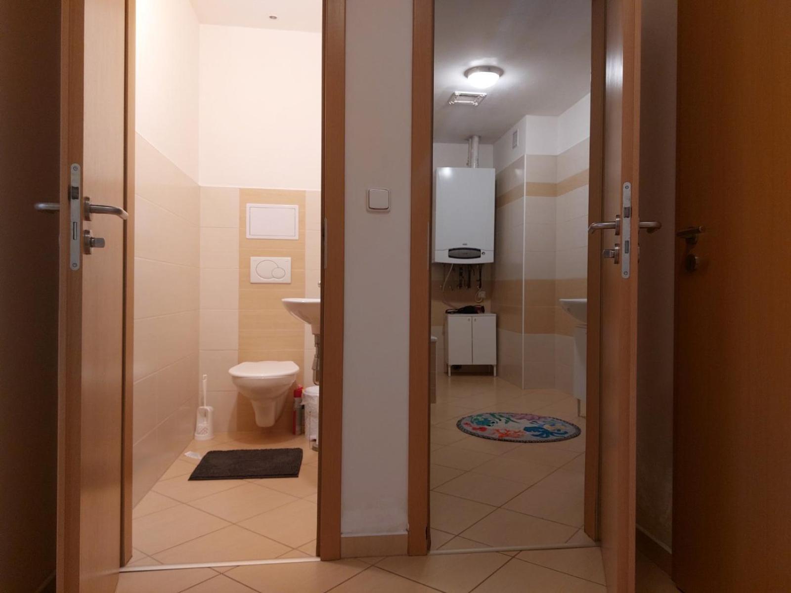 Prostorny Byt V Centru 3 Kk 80 M2 Hradec Kralove Ngoại thất bức ảnh